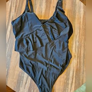 Women's Plus Kona Sol Swimsuit Sz 24 Black One Piece. 005